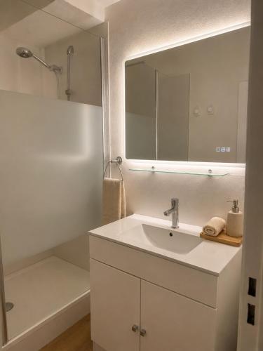 Studio climatisé avec piscine, tennis et parking gratuit