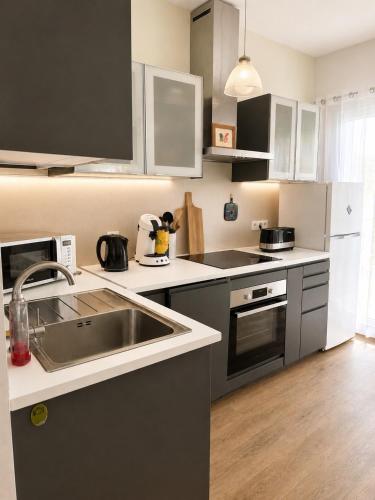 Studio climatisé avec piscine, tennis et parking gratuit