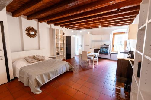 a large bedroom with a bed and a kitchen at Borghetto Lake House in Valeggio sul Mincio