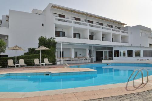 Bazén v ubytování Elounda Krini Hotel by GHH nebo v jeho okolí