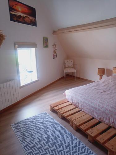 a bedroom with a bed and a window at La Détente in Rinxent
