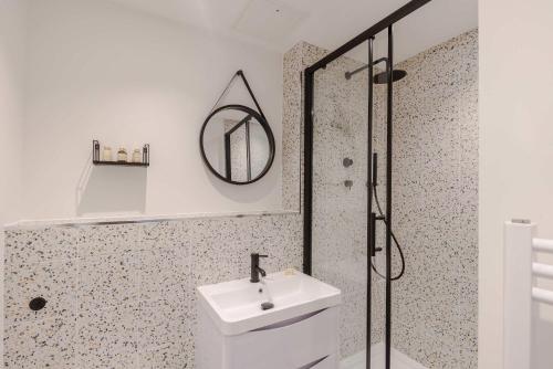 Stylish 1-bed Flat - Fitzrovia - Sleeps 4 photo 6