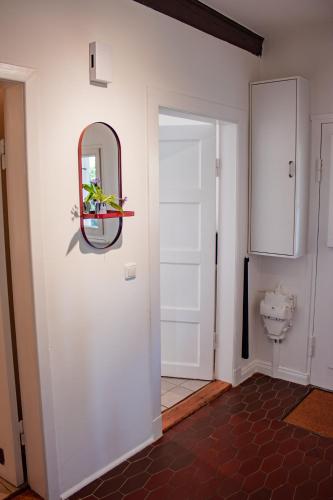a bathroom with a toilet and a mirror on the wall at Reethaus Beusloe I in Beusloe