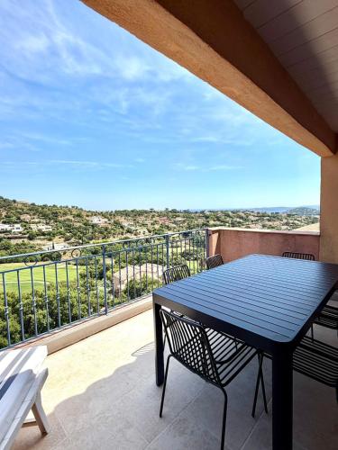 Bellevue Apartment - Terrace, Golf & Pool