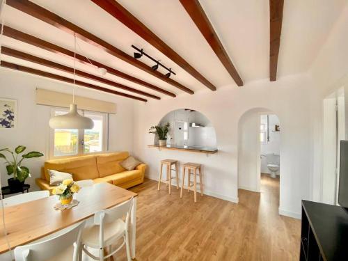 a living room with a couch and a table at Alemanya 38 in Torroella de Montgrí