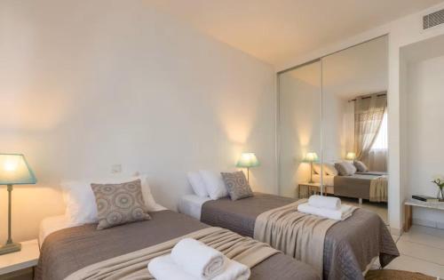 Premium Two-Bedroom Beach Front Apartment Palm Beach, Cannes