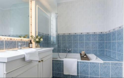 Premium Two-Bedroom Beach Front Apartment Palm Beach, Cannes
