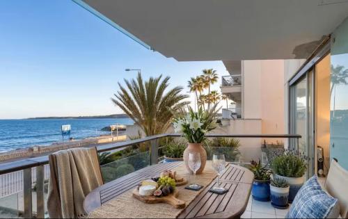 Premium Two-Bedroom Beach Front Apartment Palm Beach, Cannes