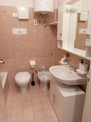 a bathroom with a toilet and a sink at Il rifugio della Presolana in Castione della Presolana