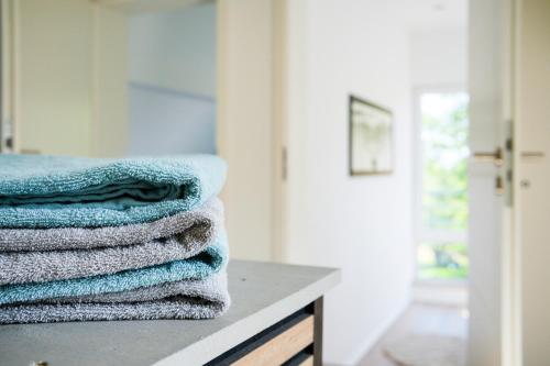 a stack of towels sitting on a counter in a bathroom at Häusle Fritz in Weier