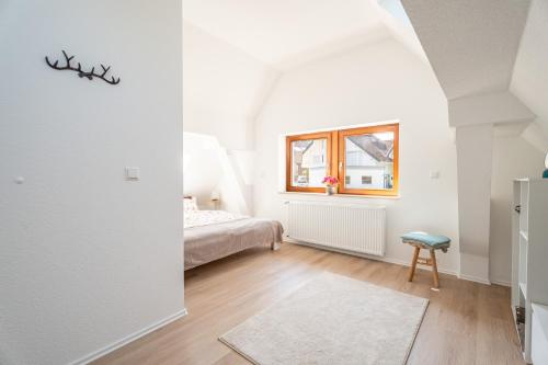 a bedroom with a bed and a window at Häusle Felix in Weier