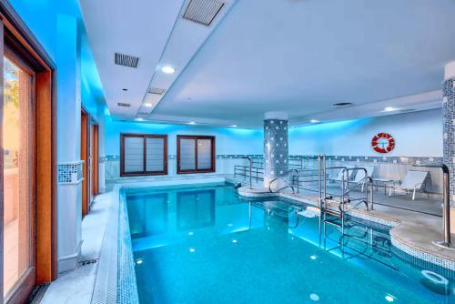 Beachfront Penthouse & SPA & Pools & Gym – EHHouse photo 6