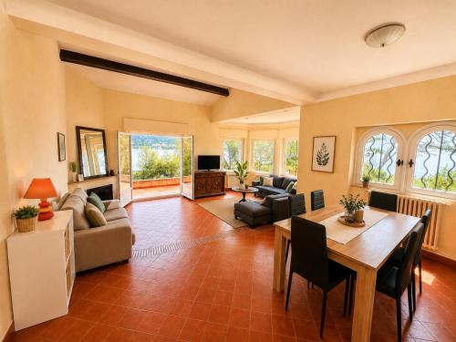 Villa provençale authentique front de mer piscine et plage privée
