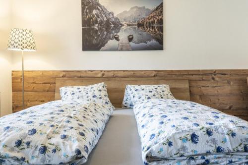 a bedroom with two beds and a lamp at Apartments Wimpissinger in Uderns