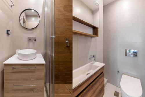 Vyronos Maisonettes by UPSTREET