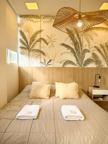 a bedroom with a large bed with towels on it at Comodo dpto para 2 en pleno centro de Salta - Bonavista Rentals in Salta