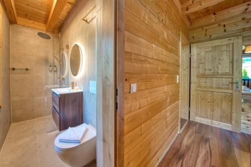 Apartment Seven A