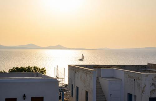 Island Flavor - Naxos Seaview Retreat with Balcony