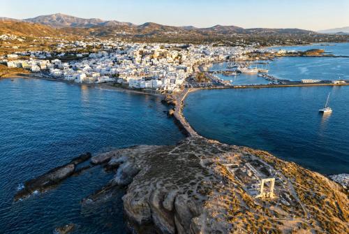 Island Flavor - Naxos Seaview Retreat with Balcony