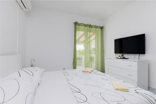 Zely Apartments with Outdoor Pool