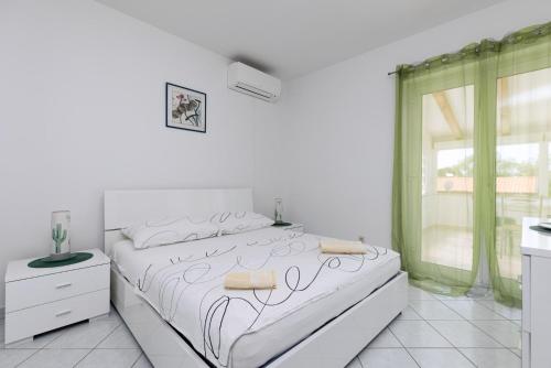 Zely Apartments with Outdoor Pool