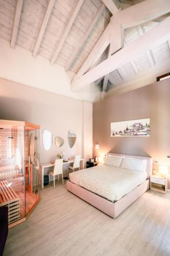 a bedroom with a white bed and a desk at Boutique Casa Giulietta Desenzano in Desenzano del Garda