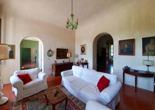 a living room with two white couches and a table at Villa Maffei Rizzardi in Oppeano