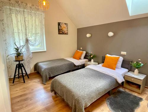 Katil atau katil-katil dalam bilik di Hotel Rojas Pērle