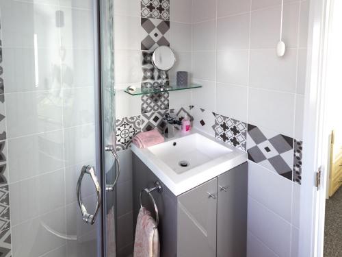 a bathroom with a sink and a shower at Lazy Daize in Saint Merryn
