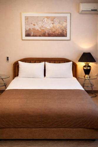 a bedroom with a large bed with white sheets at Apartment Deluxe on Moscow Avenue in Chişinău