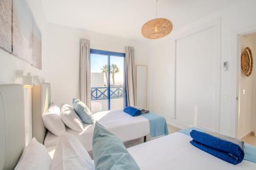 Villa Kalandraka close to Marina, Sea Views, AC, heated pool