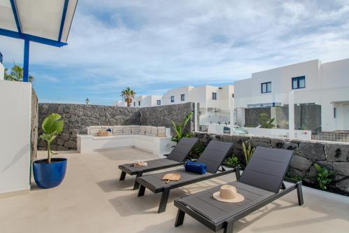 Villa Kalandraka close to Marina, Sea Views, AC, heated pool