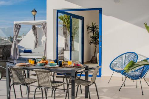 Villa Kalandraka close to Marina, Sea Views, AC, heated pool