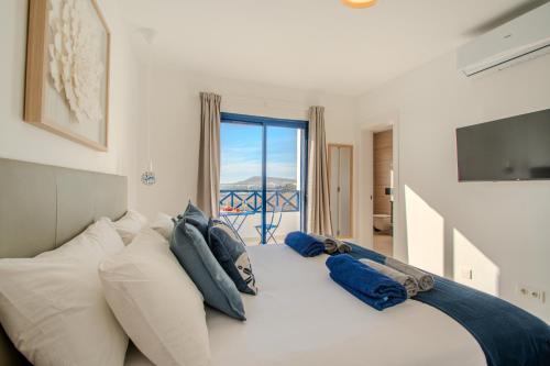 Villa Kalandraka close to Marina, Sea Views, AC, heated pool
