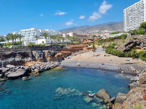 Ocean Sunset view, Air Conditioned, Renovated apartment