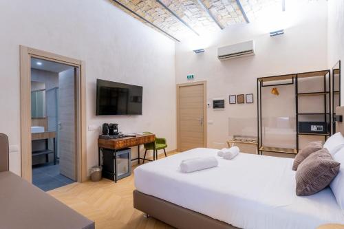 Urban Vatican Rooms 2