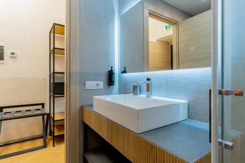 Urban Vatican Rooms 2