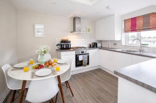 Lucy's Lodge- Most Stylish Apartment On Vibrant Bishy Road with Free Parking photo 9