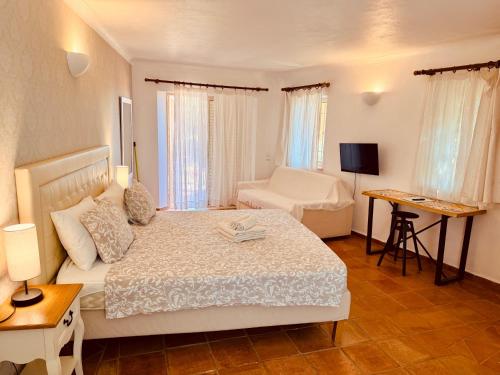 Seaview studio apartment sleeps 3 with pool