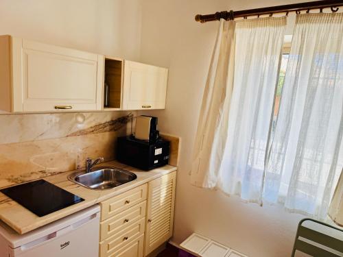 Seaview studio apartment sleeps 3 with pool
