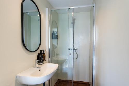 a bathroom with a sink and a shower at Strandweg Appartement in Buren
