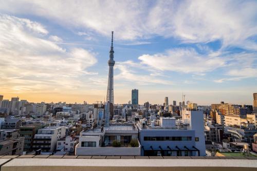 1301Room 5 mins walk from JR Kinshicho North Exit On level 13 with lift access offering a clear view of Tokyo Skytree Easy rail access includes a balcony plus quiet indoor spaces quiet indoor space