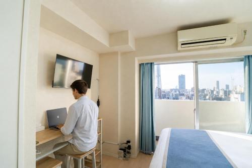 1301Room 5 mins walk from JR Kinshicho North Exit On level 13 with lift access offering a clear view of Tokyo Skytree Easy rail access includes a balcony plus quiet indoor spaces quiet indoor space