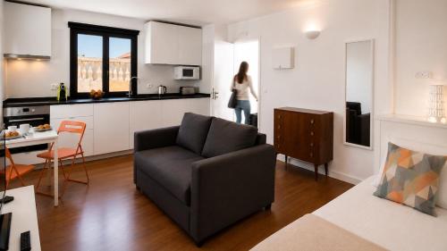 Kardal Studio 2 Bright & Central by Homeful Homes