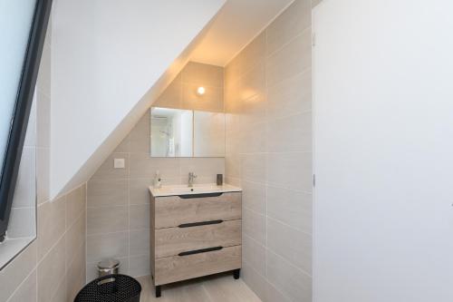 a bathroom with a sink and a mirror at Ker Marin -Maison Refuge Des Marées in Sarzeau