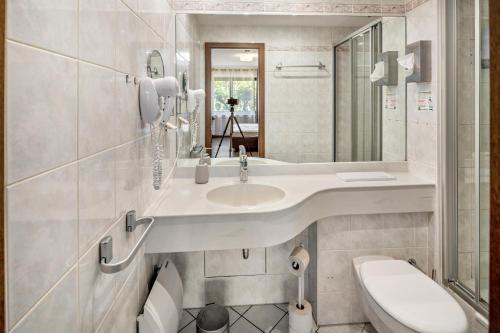 a bathroom with a sink and a toilet at Hotel Deitmer in Rhede