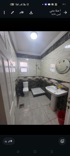 a bathroom with a toilet and a sink at شاليه ديمورا عائلات فقط Dimora Chalet Only Family in Dawwār Muḩammad Abū Shunaynah