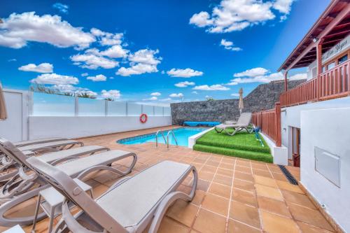Villa Los Yeyos - Ocean views, Pool, BBQ and Billiard By Lanzarote Vacation Homes