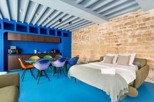 Les Halles - Luxurious & colorful 5BD for 16 guest