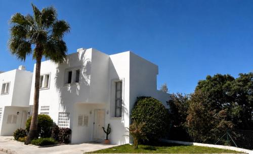 Casa de la Alegria, 3-bedroom house near Cabopino Beach & Golf, Marbella